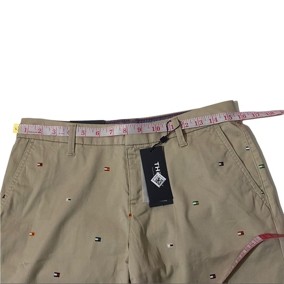 Tommy Hilfiger Hollywood Khaki Tommy Flags All Over Print Chino Shorts 4x16L NWT - Picture 3 of 9
